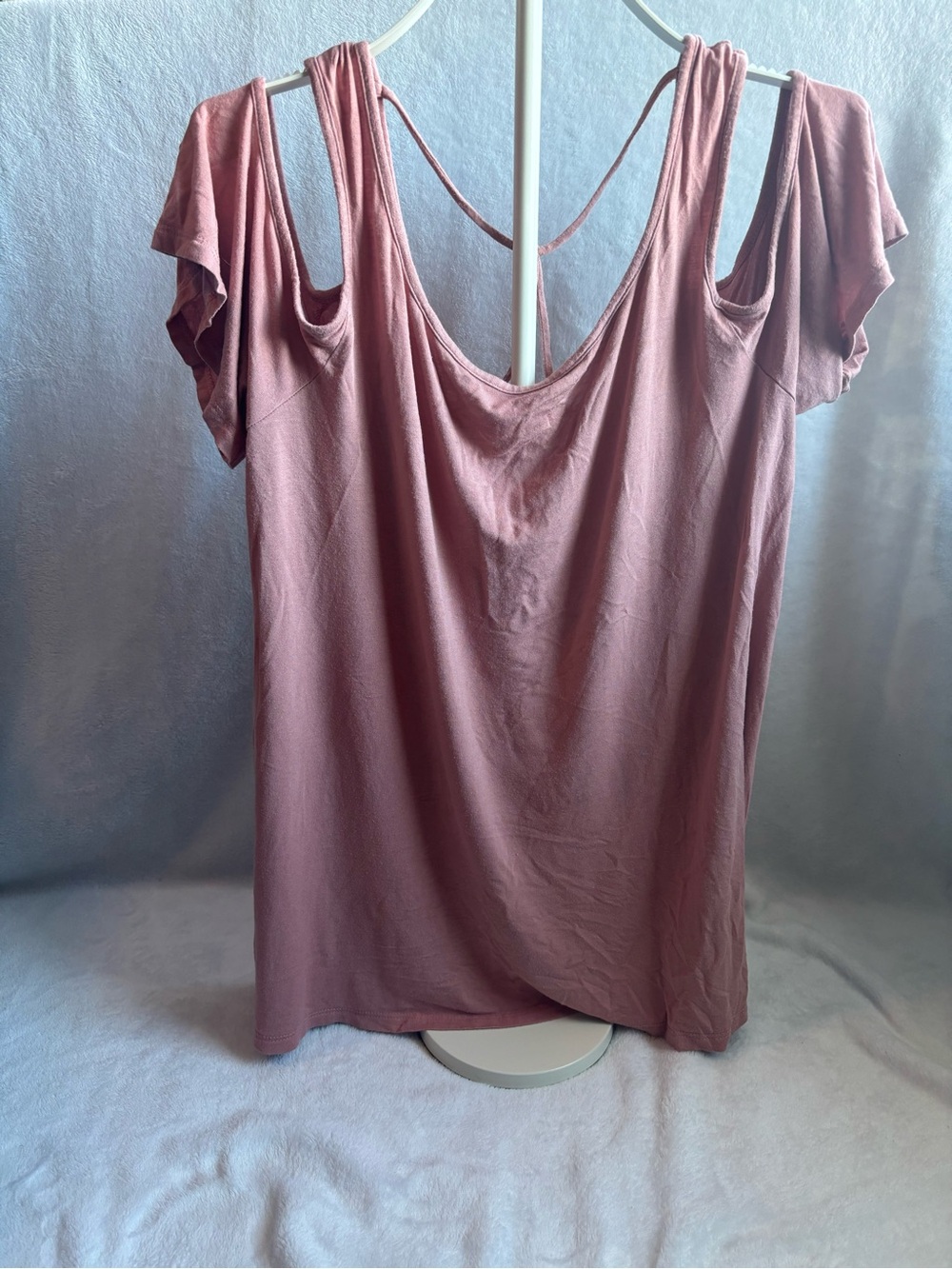 Bellino Clothing Strappy Cold-Shoulder Tee in Mauve